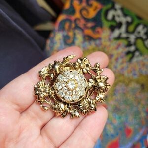 Vintage Ornate Gold Rhinestone Floral Scarf Clip